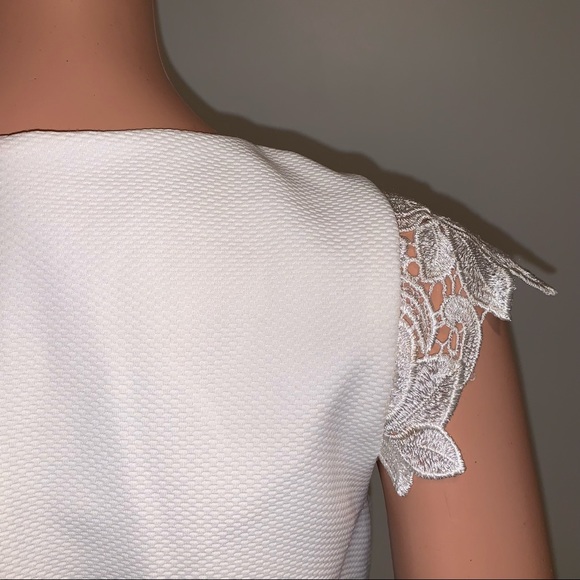 BELLE BADGLEY MISCHKA Formal Appliqué Sheath Dress - Picture 11 of 16